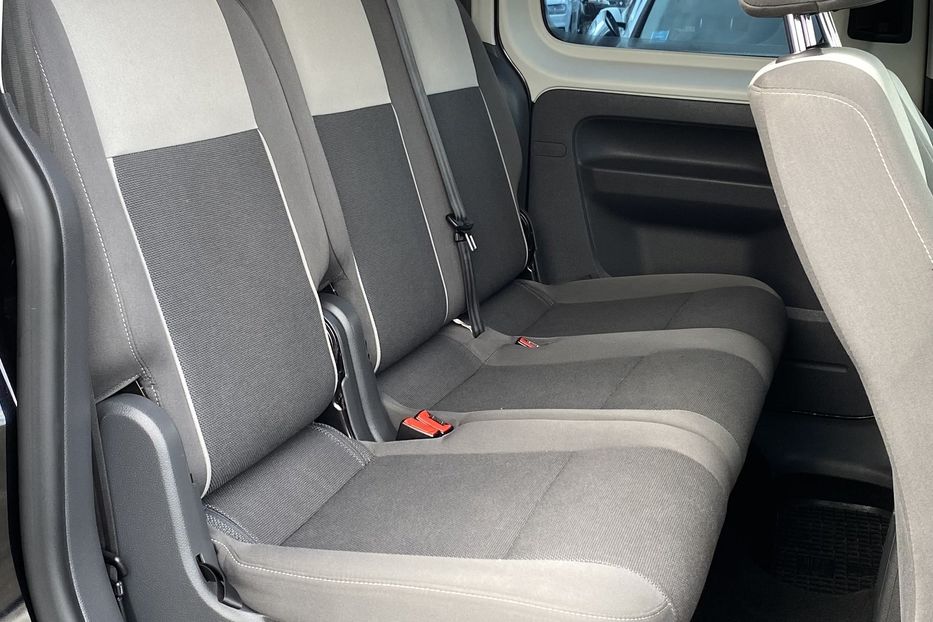 Продам Volkswagen Caddy пасс. Maxi 2010 года в Луцке