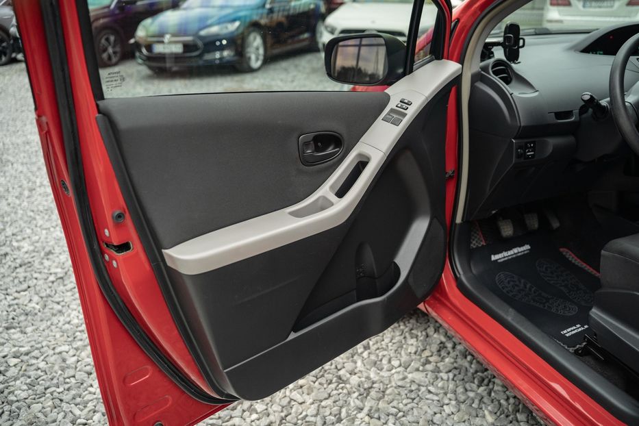 Продам Toyota Yaris 2011 года в Черновцах