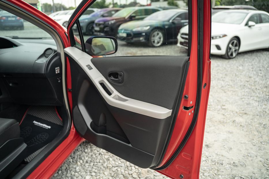 Продам Toyota Yaris 2011 года в Черновцах