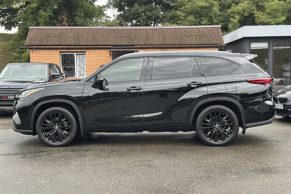 Продам Toyota Highlander Hybrid 2022 года в Киеве