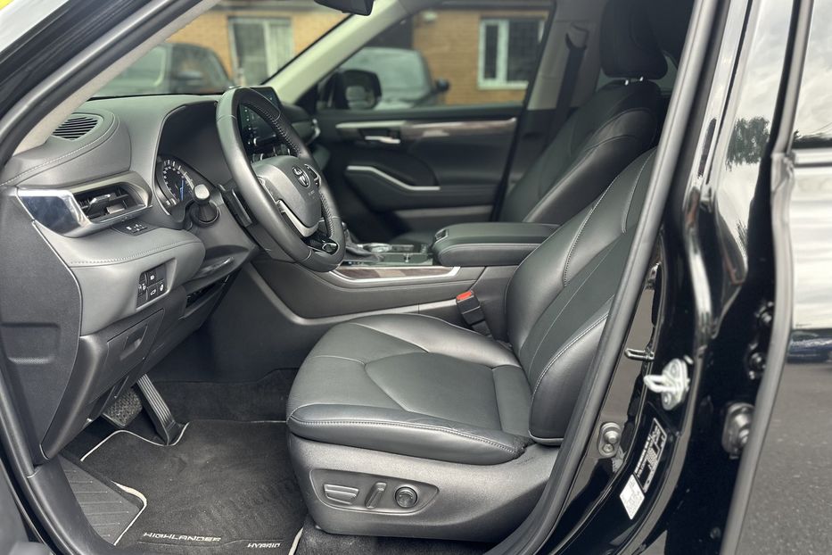 Продам Toyota Highlander Hybrid 2022 года в Киеве