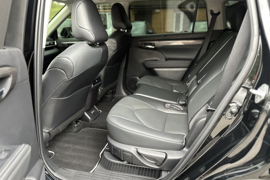 Продам Toyota Highlander Hybrid 2022 года в Киеве