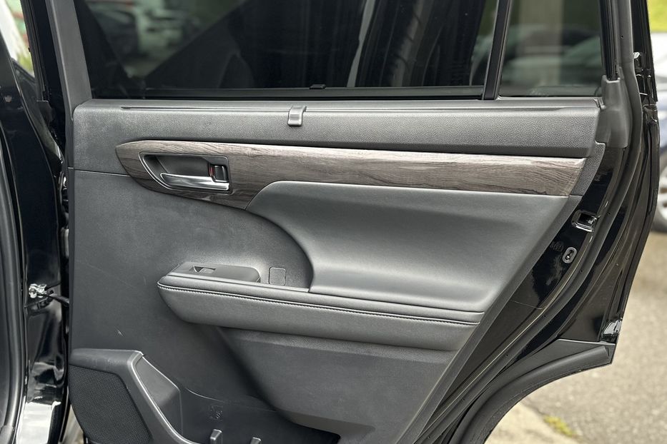 Продам Toyota Highlander Hybrid 2022 года в Киеве