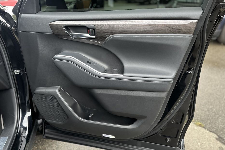 Продам Toyota Highlander Hybrid 2022 года в Киеве