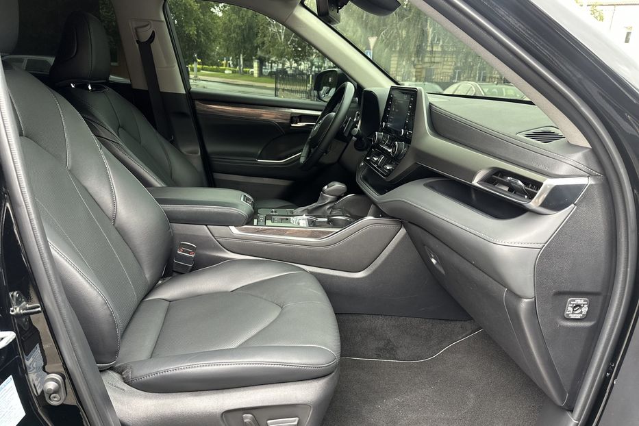 Продам Toyota Highlander Hybrid 2022 года в Киеве