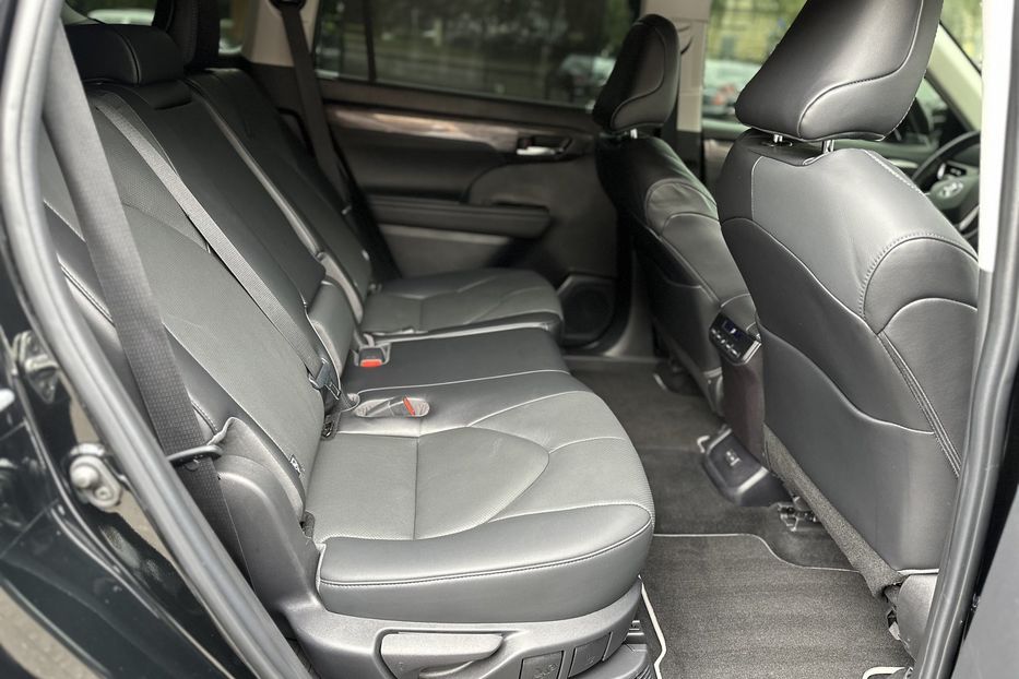 Продам Toyota Highlander Hybrid 2022 года в Киеве