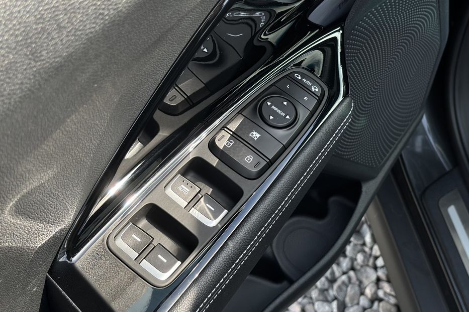 Продам Kia Niro 64 квт  2021 года в Львове
