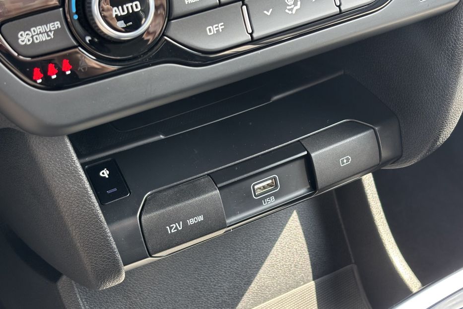 Продам Kia Niro 64 квт  2021 года в Львове
