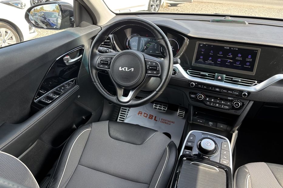 Продам Kia Niro 64 квт  2021 года в Львове