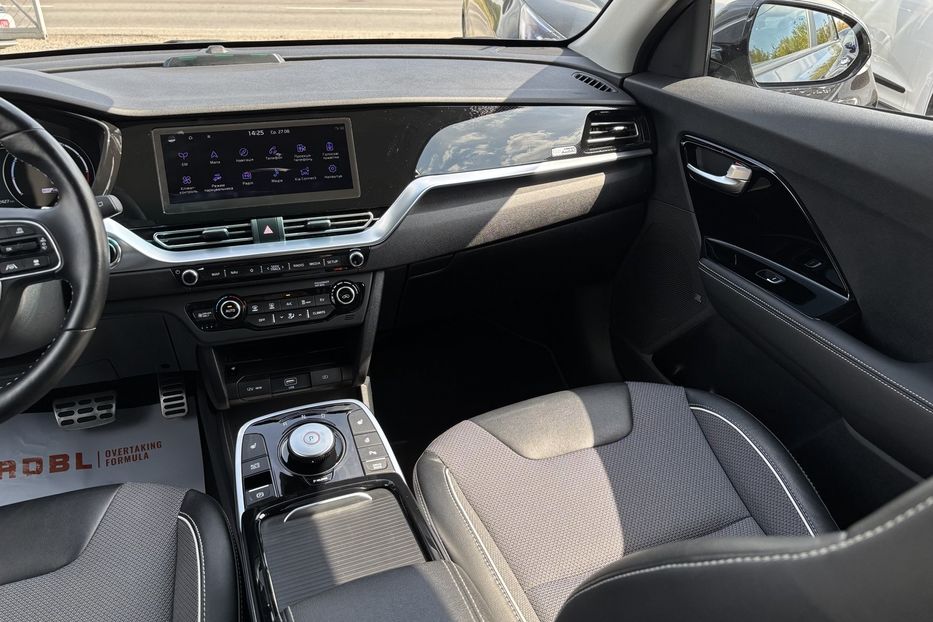 Продам Kia Niro 64 квт  2021 года в Львове