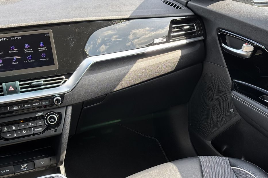 Продам Kia Niro 64 квт  2021 года в Львове