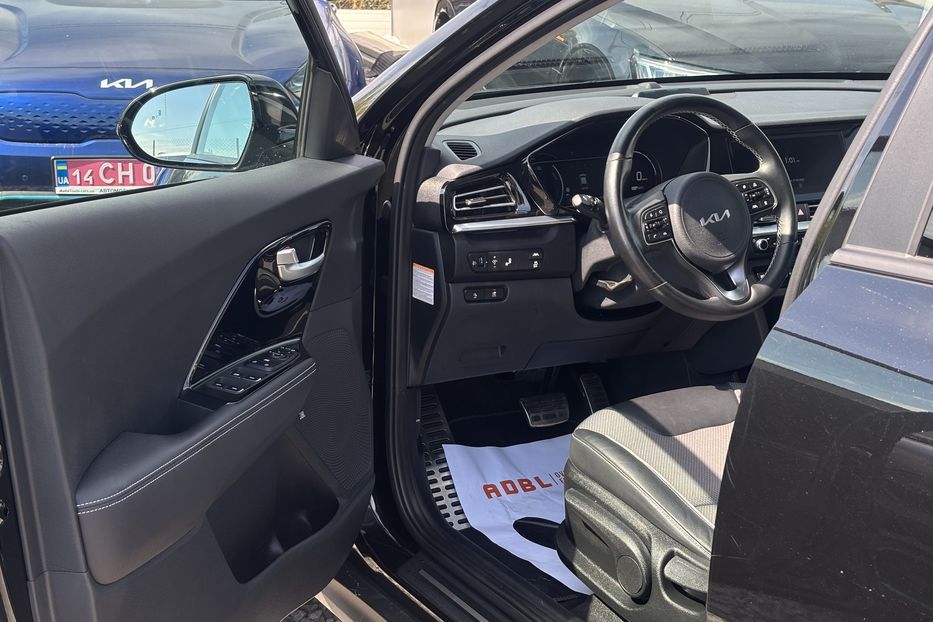 Продам Kia Niro 64 квт 2022 года в Львове