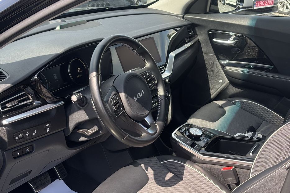 Продам Kia Niro 64 квт 2022 года в Львове