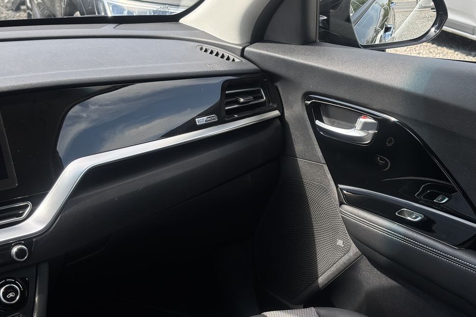 Продам Kia Niro 64 квт 2022 года в Львове
