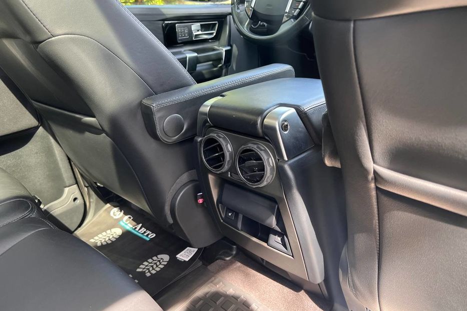 Продам Land Rover Discovery 2016 года в Черновцах