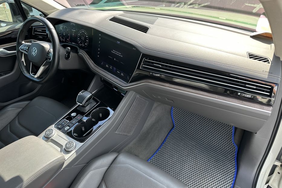 Продам Volkswagen Touareg TDI 4Motion 2020 года в Киеве