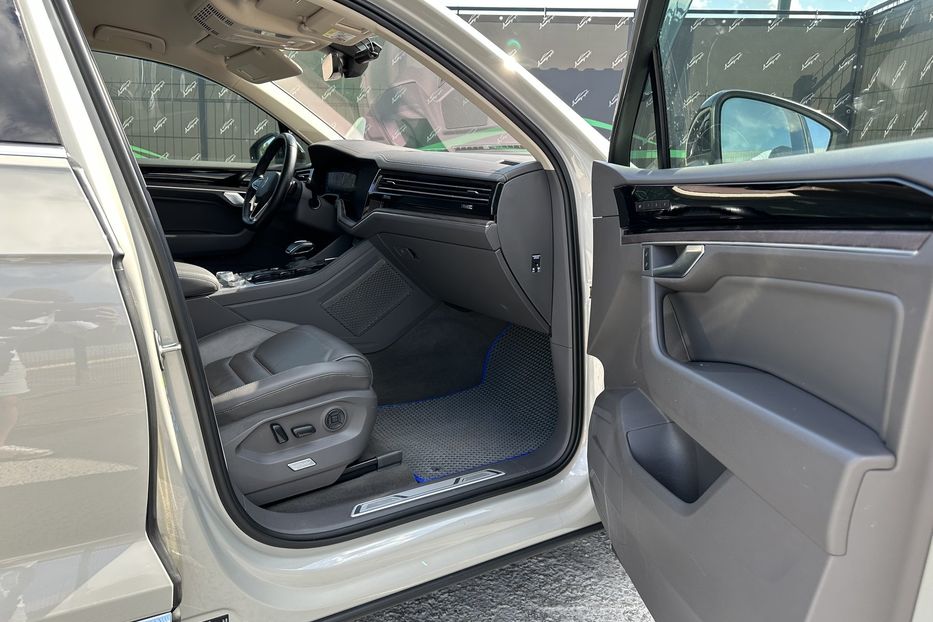 Продам Volkswagen Touareg TDI 4Motion 2020 года в Киеве