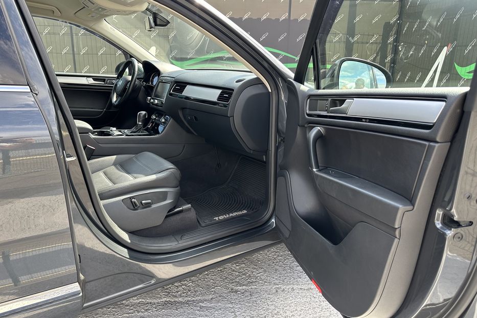 Продам Volkswagen Touareg TDI 4motion 2014 года в Киеве