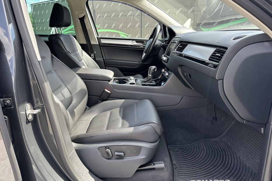 Продам Volkswagen Touareg TDI 4motion 2014 года в Киеве