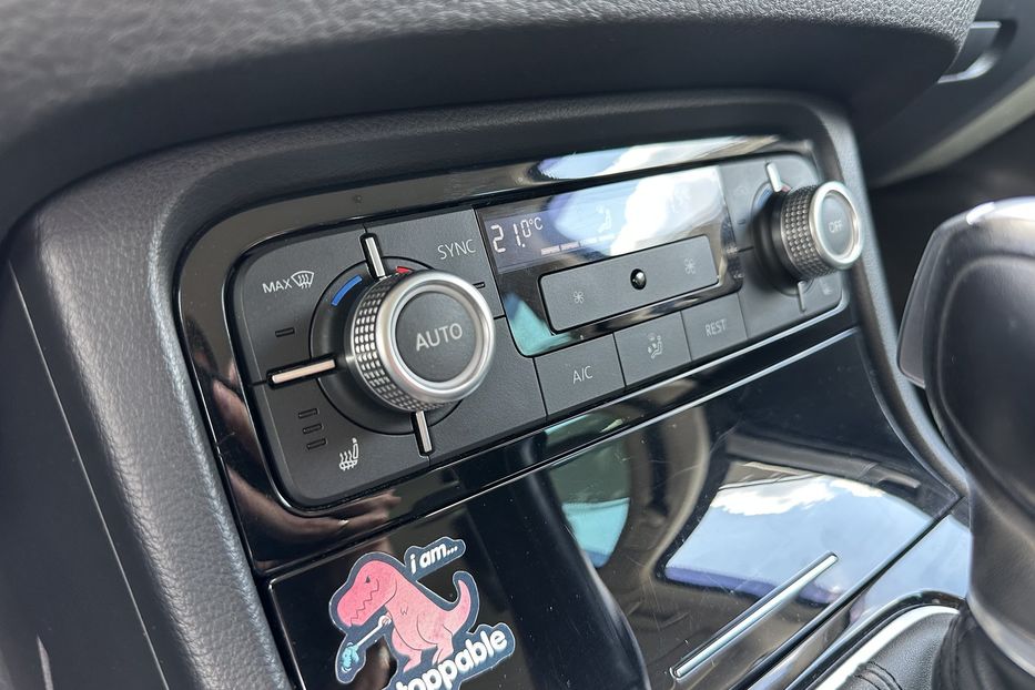 Продам Volkswagen Touareg TDI 4motion 2014 года в Киеве