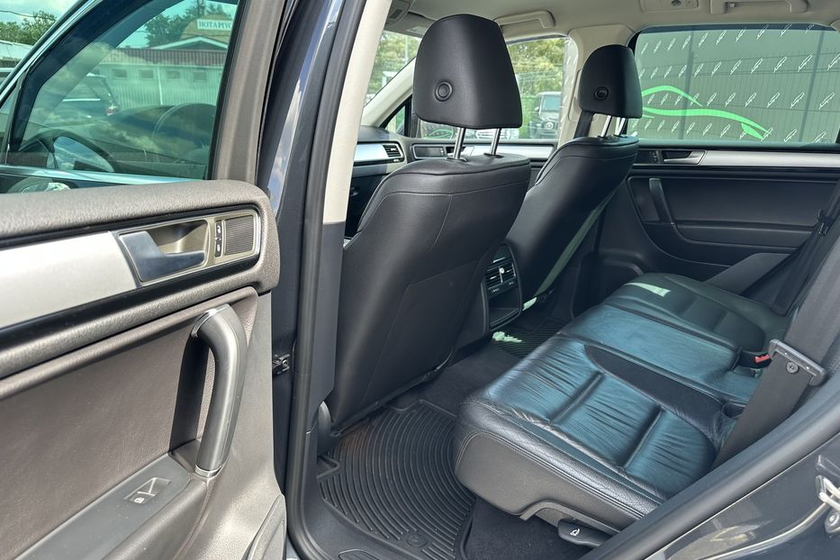 Продам Volkswagen Touareg TDI 4motion 2014 года в Киеве