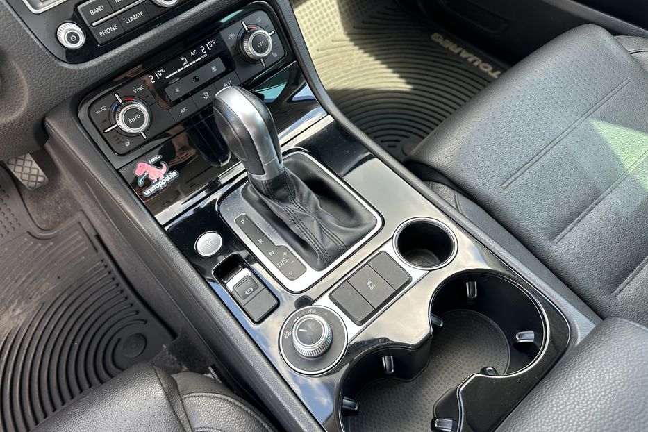 Продам Volkswagen Touareg TDI 4motion 2014 года в Киеве