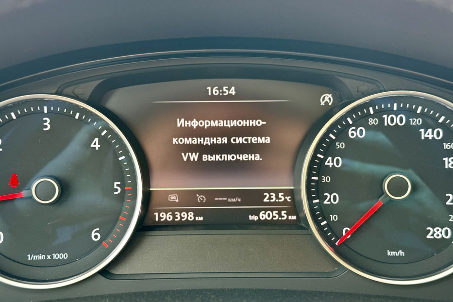 Продам Volkswagen Touareg 2016 года в Киеве