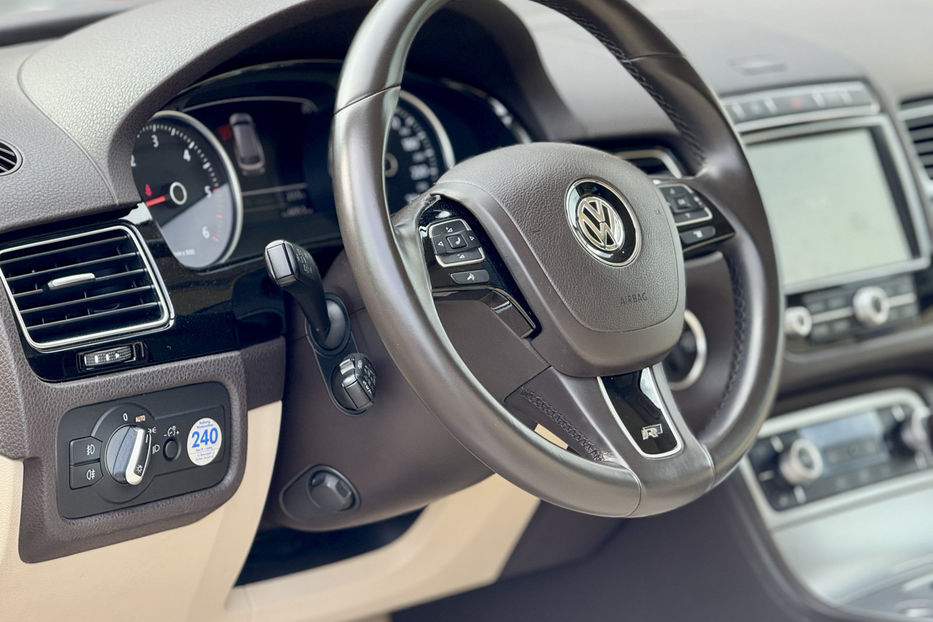 Продам Volkswagen Touareg 2016 года в Киеве