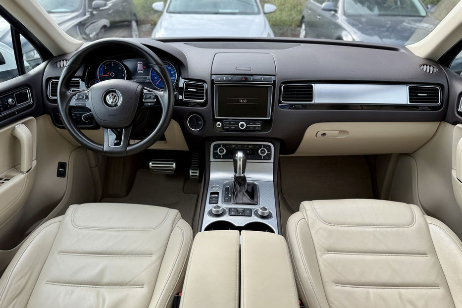 Продам Volkswagen Touareg 2016 года в Киеве