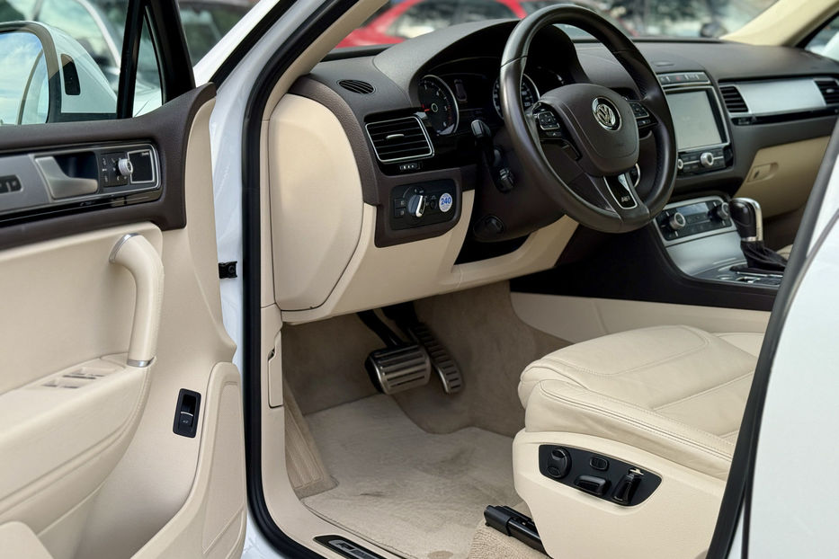 Продам Volkswagen Touareg 2016 года в Киеве