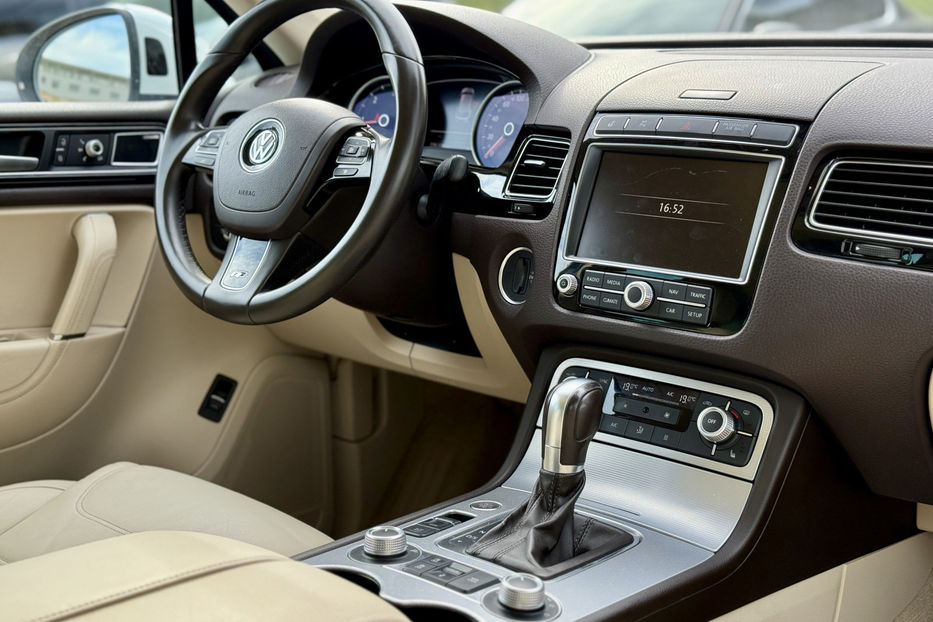 Продам Volkswagen Touareg 2016 года в Киеве