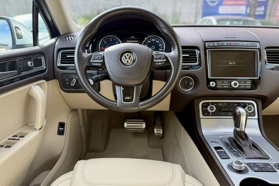 Продам Volkswagen Touareg 2016 года в Киеве