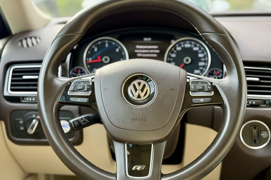 Продам Volkswagen Touareg 2016 года в Киеве