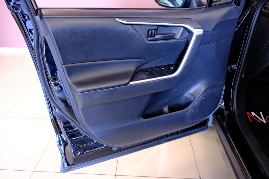 Продам Toyota Rav 4 2019 года в Одессе