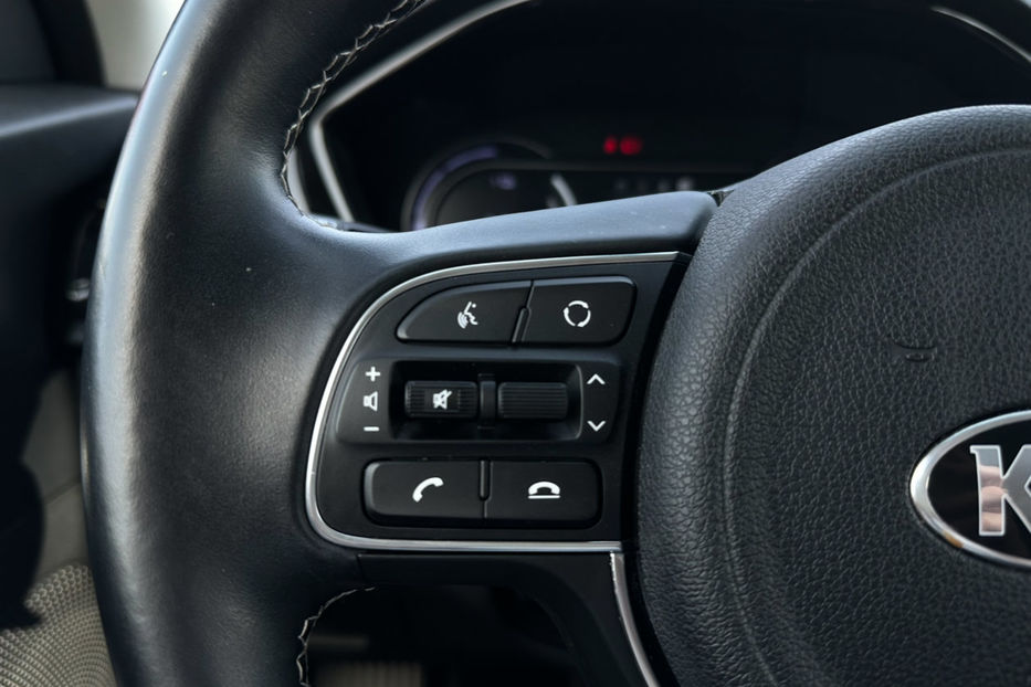 Продам Kia Niro Kia Niro 64 кВт Макс. комплект 2020 года в Львове