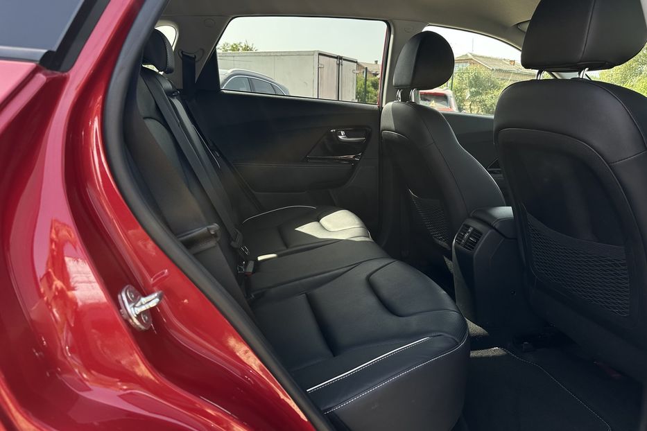 Продам Kia Niro Kia Niro 64 кВт Макс. комплект 2020 года в Львове