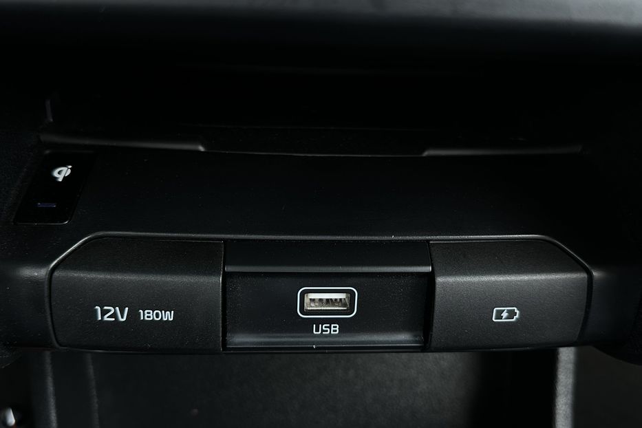Продам Kia Niro Kia Niro 64 кВт Макс. комплект 2020 года в Львове