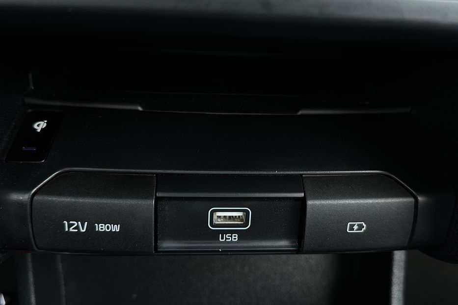 Продам Kia Niro Kia Niro 64 кВт Макс. комплект 2020 года в Львове