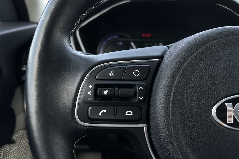 Продам Kia Niro Kia Niro 64 кВт Макс. комплект 2020 года в Львове