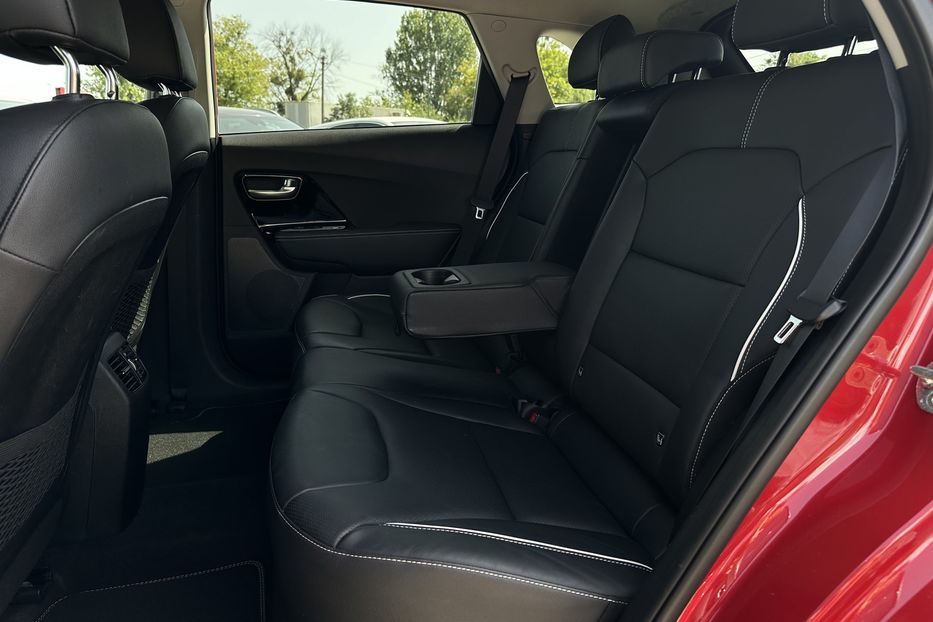 Продам Kia Niro Kia Niro 64 кВт Макс. комплект 2020 года в Львове