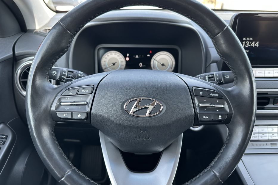 Продам Hyundai Kona 64кВтСліпізониПдгрівсиднькерма 2021 года в Львове