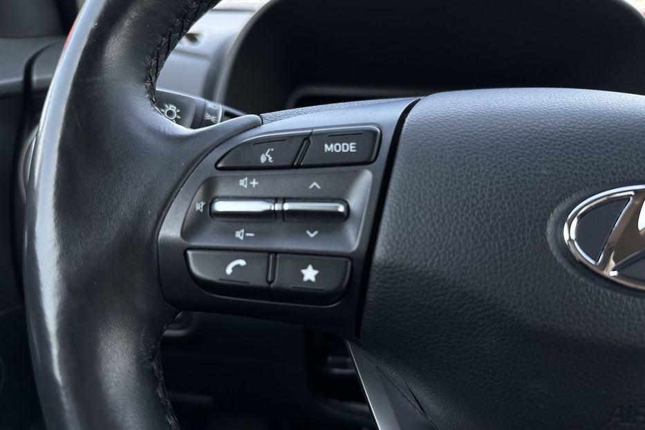 Продам Hyundai Kona 64кВтСліпізониПдгрівсиднькерма 2021 года в Львове
