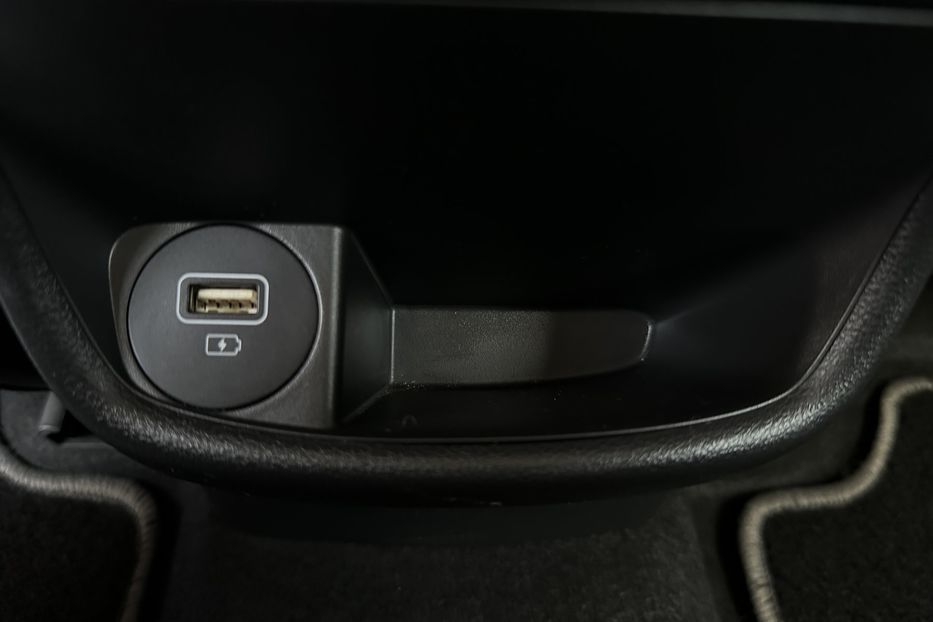 Продам Hyundai Kona 64кВтСліпізониПдгрівсиднькерма 2021 года в Львове