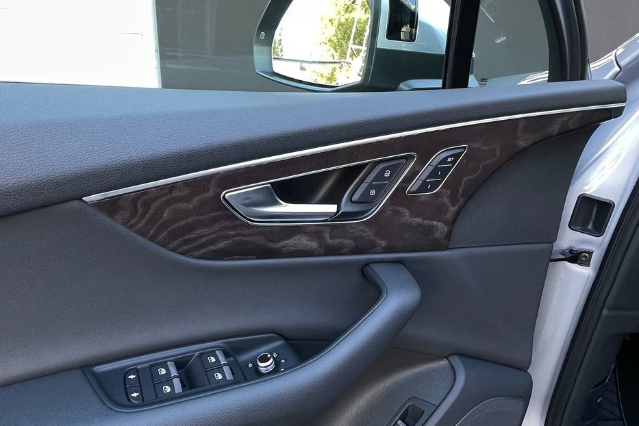 Продам Audi Q7 55 TFSI Quattro  2020 года в Киеве