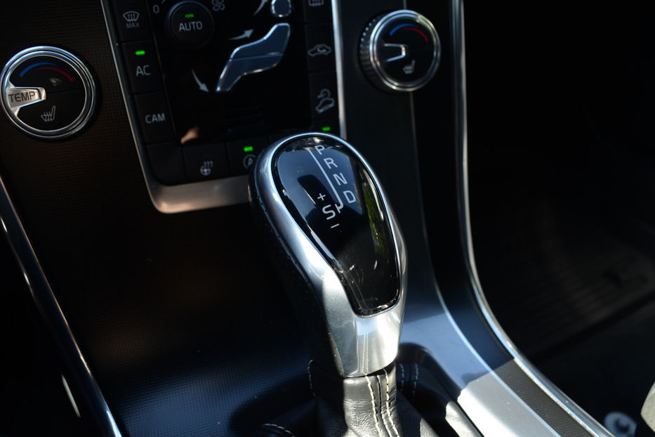 Продам Volvo XC60 2017 года в Киеве