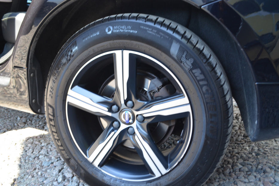 Продам Volvo XC60 2017 года в Киеве