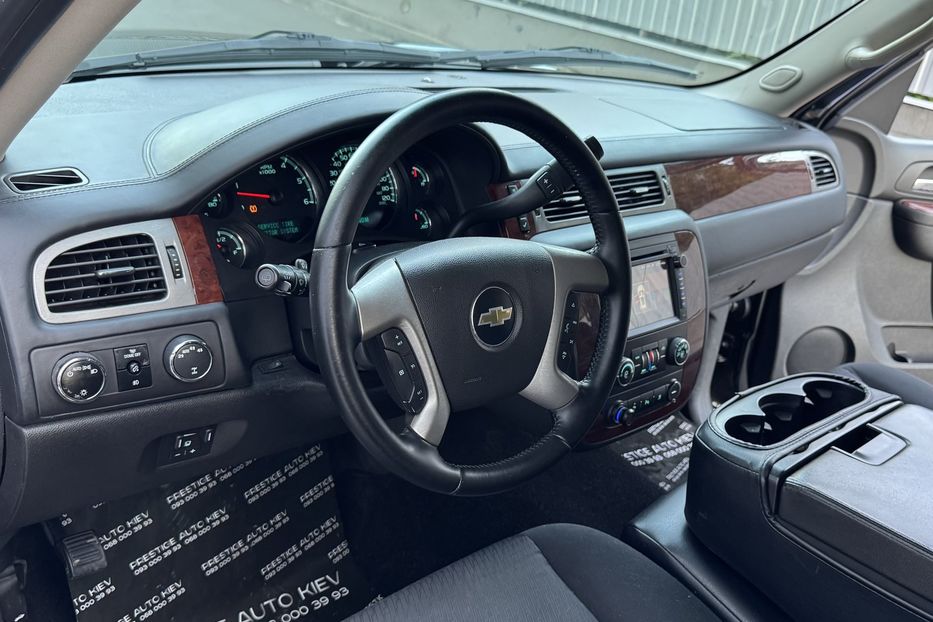 Продам Chevrolet Suburban 2011 года в Киеве