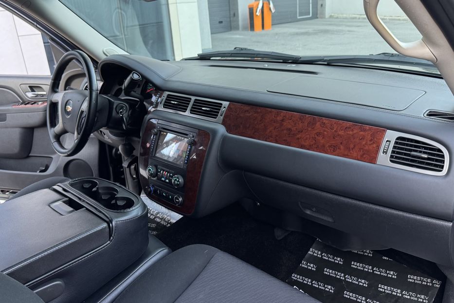 Продам Chevrolet Suburban 2011 года в Киеве