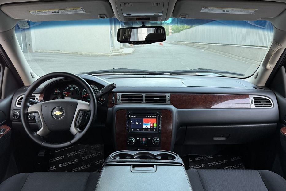 Продам Chevrolet Suburban 2011 года в Киеве