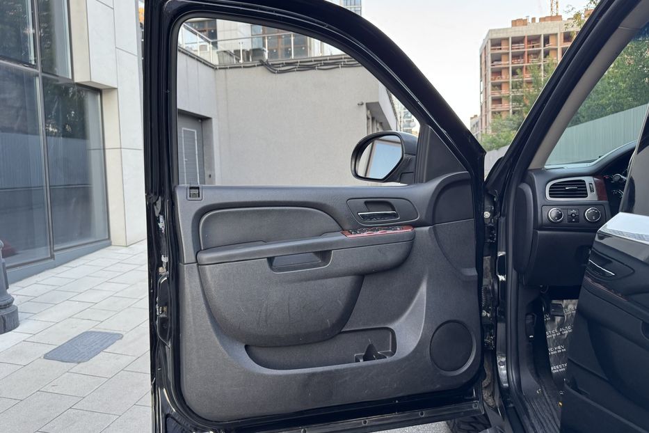 Продам Chevrolet Suburban 2011 года в Киеве